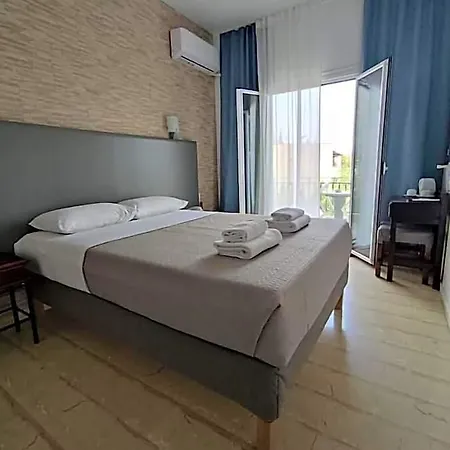 Tina فندق لياباديس
